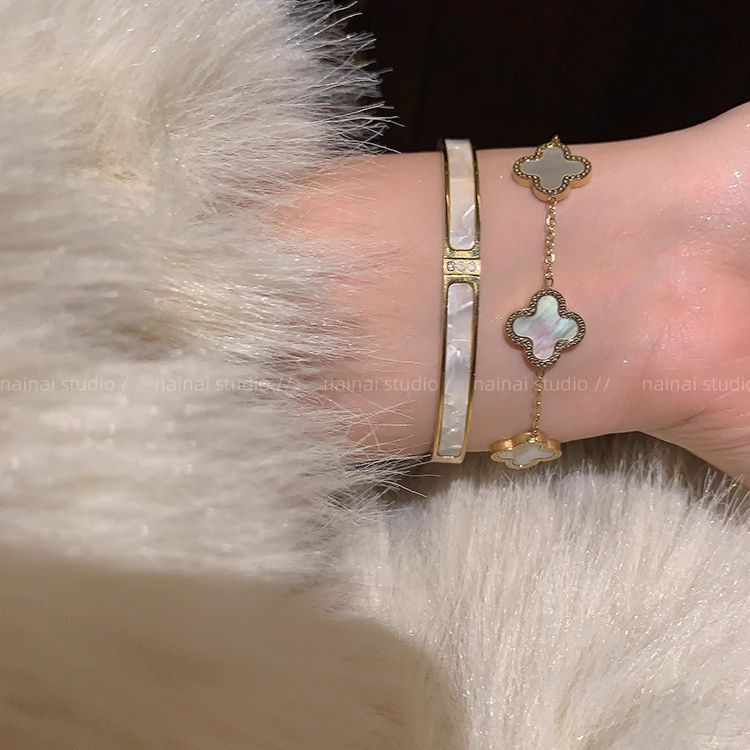 Non-Fading Roman Digital Small Waist Gold Bracelet Women's High-Grade Light Luxury Clover Bracelet New Fashion Bracelet