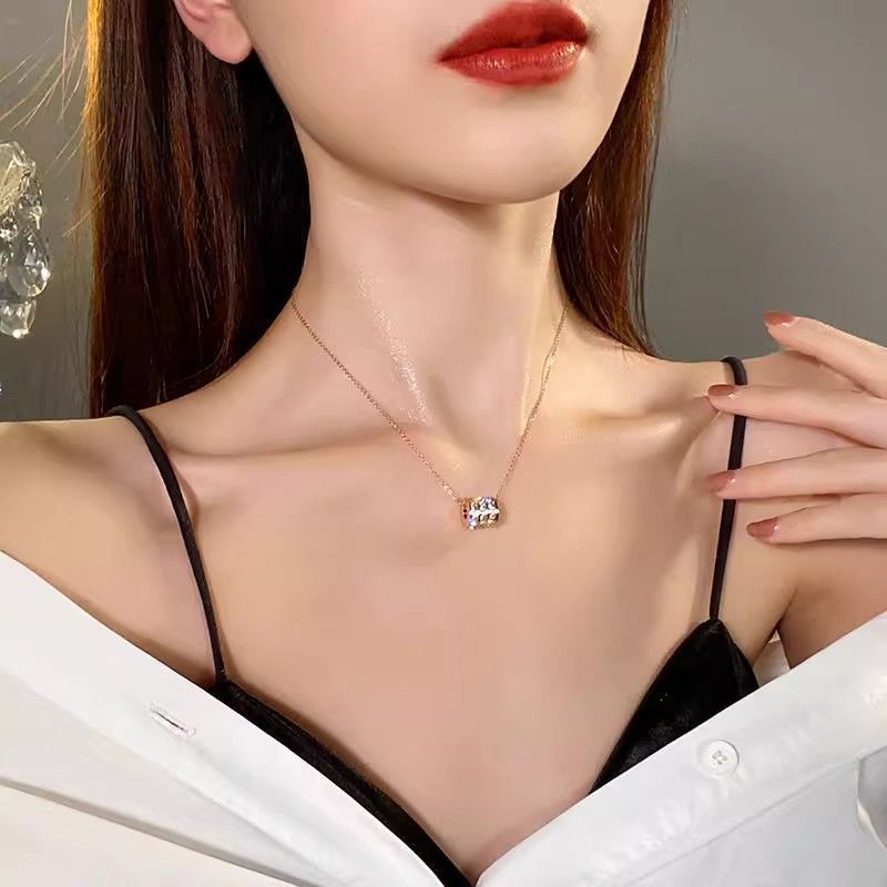 Premium Fading Summer Skirt Necklace Female Tide Internet celebrities ins Cold Neck Jewelry Pendant Faded Clavicle