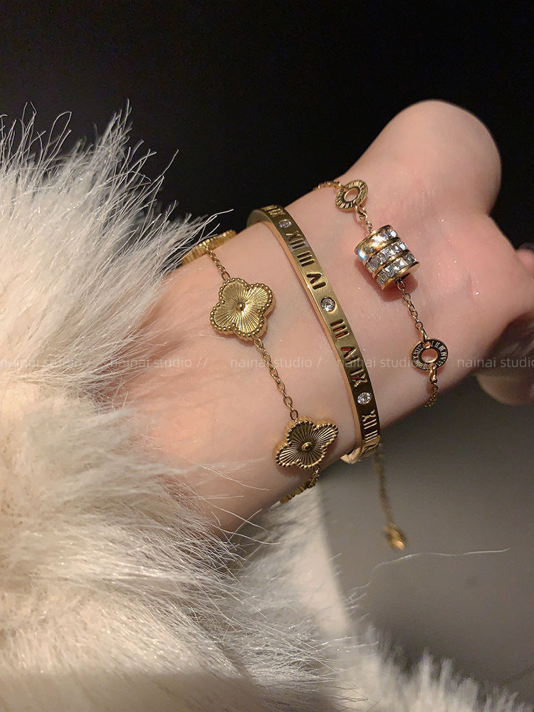 Titanium Steel No Fading ~ Roman Letters Small Waist Gold Bracelet High-Grade Light Luxury Clover Bracelet Women