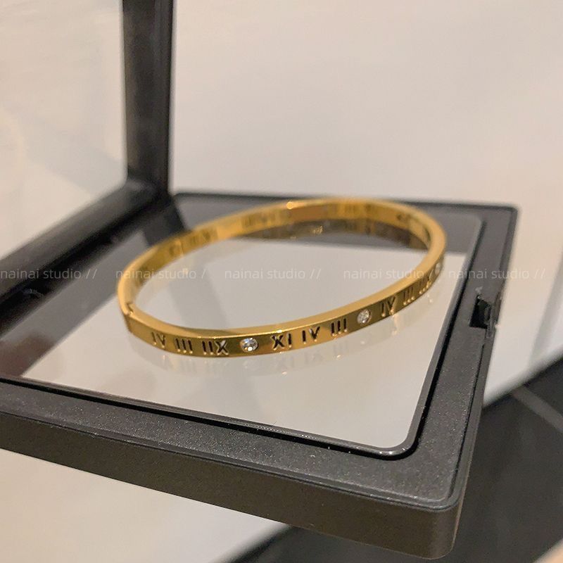 Titanium Steel No Fading ~ Roman Letters Small Waist Gold Bracelet High-Grade Light Luxury Clover Bracelet Women