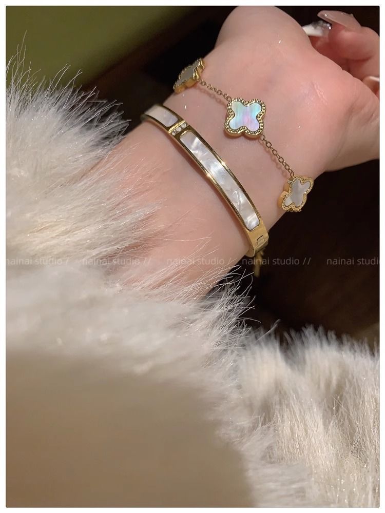 Non-Fading Roman Digital Small Waist Gold Bracelet Women's High-Grade Light Luxury Clover Bracelet New Fashion Bracelet