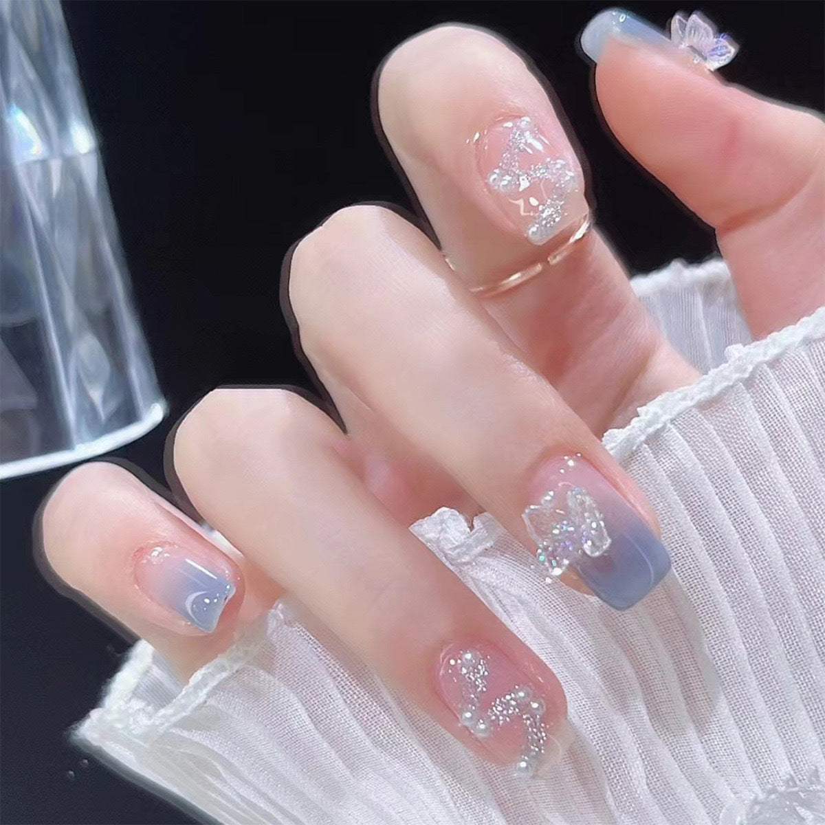 Nail patch fake nail new white nail piece Influencer wearing nail piece Wearable removable nail piece