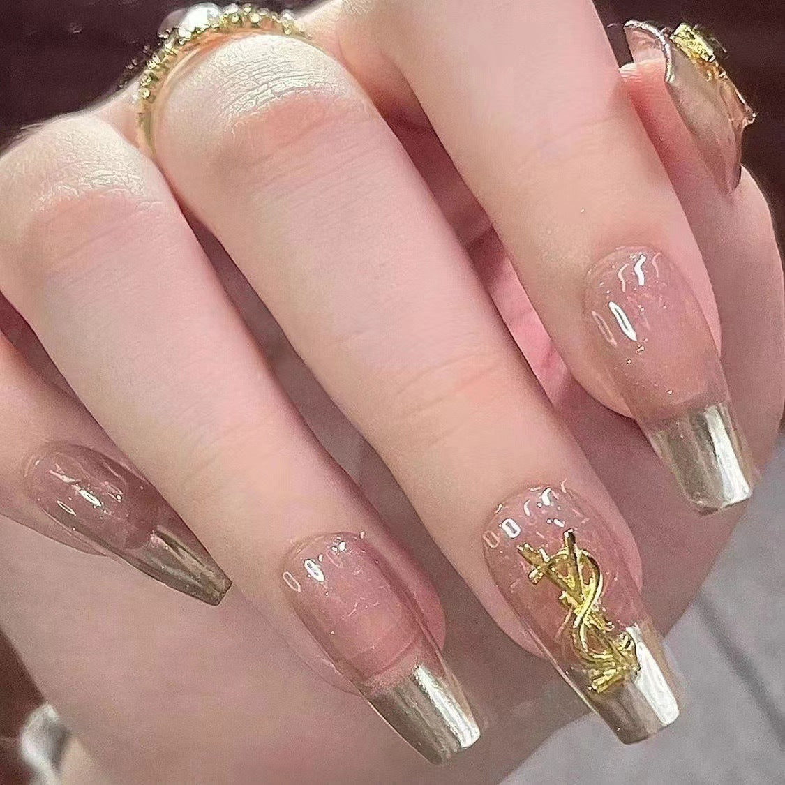 Nail patch fake nail new white nail piece Influencer wearing nail piece Wearable removable nail piece