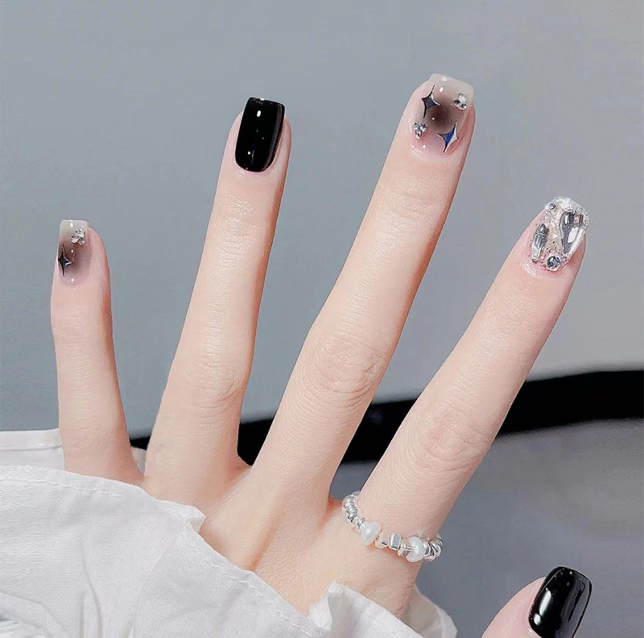 Nail patch fake nail new white nail piece Influencer wearing nail piece Wearable removable nail piece
