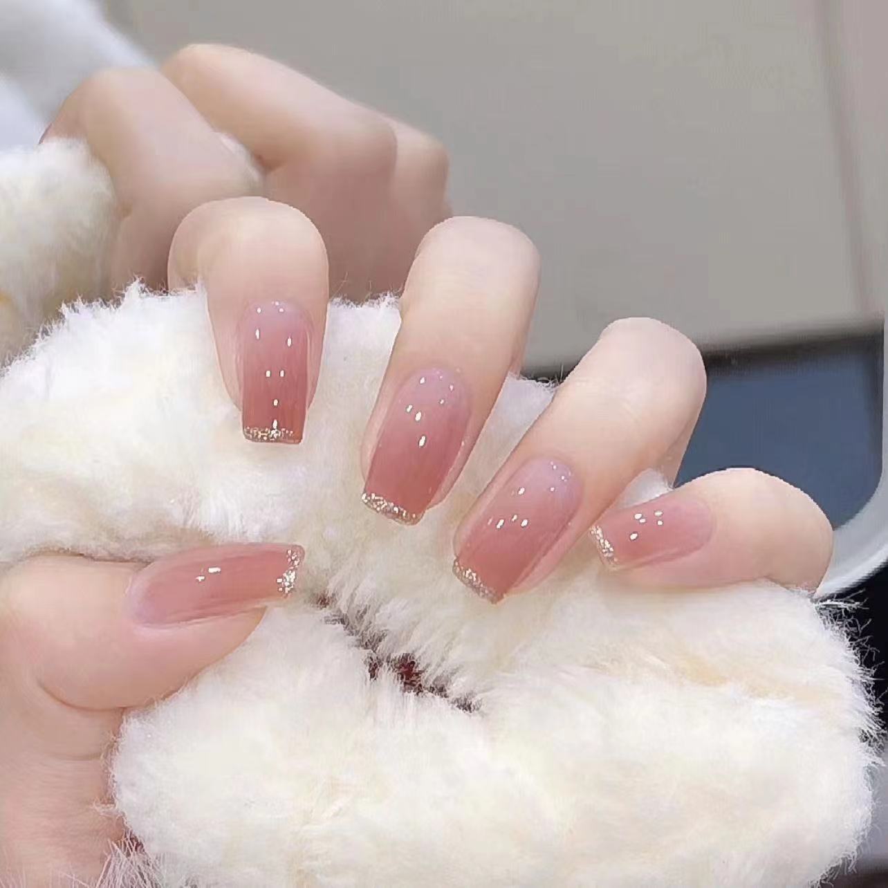 Nail patch fake nail new white nail piece Influencer wearing nail piece Wearable removable nail piece