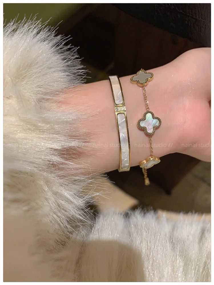 Non-Fading Roman Digital Small Waist Gold Bracelet Women's High-Grade Light Luxury Clover Bracelet New Fashion Bracelet