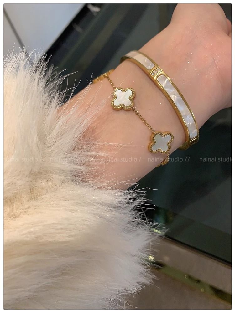 Non-Fading Roman Digital Small Waist Gold Bracelet Women's High-Grade Light Luxury Clover Bracelet New Fashion Bracelet