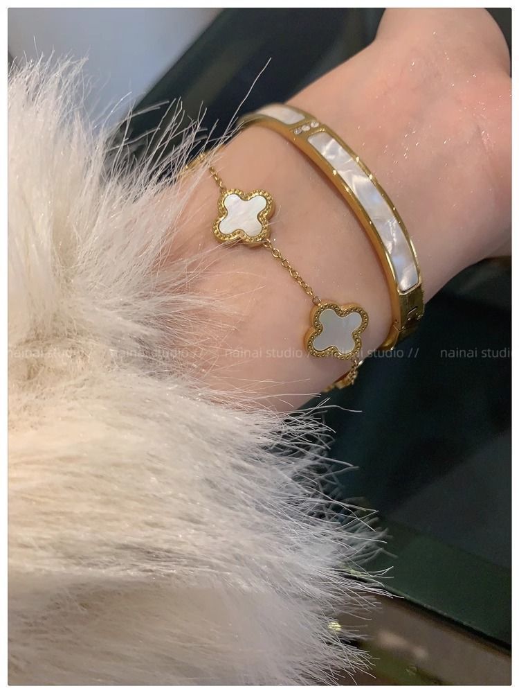 Non-Fading Roman Digital Small Waist Gold Bracelet Women's High-Grade Light Luxury Clover Bracelet New Fashion Bracelet