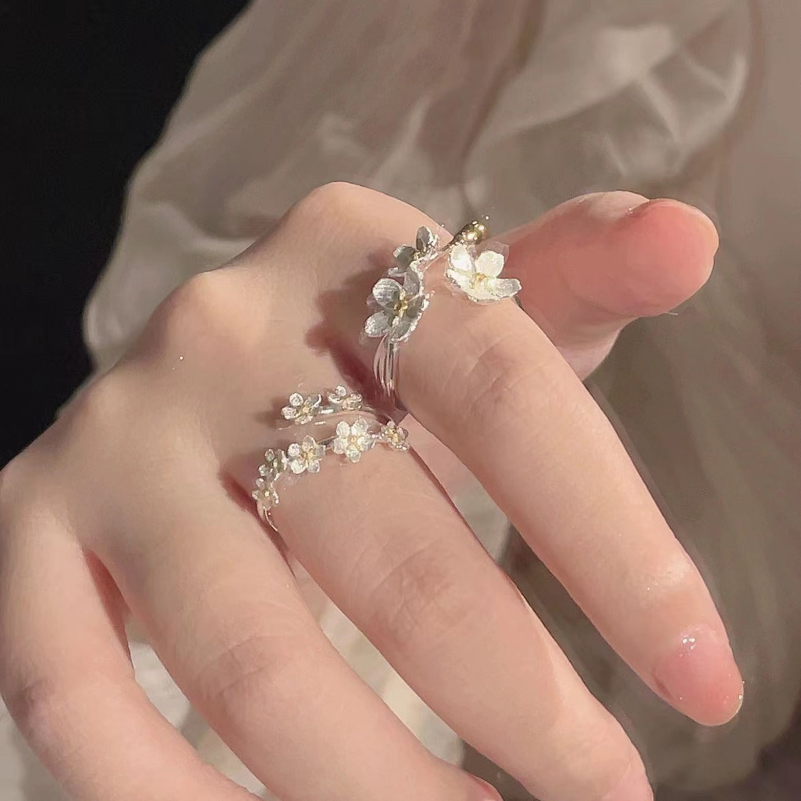 [In Stock] Camellia girlfriends pair ring niche design sense light luxury simple temperament opening adjustment ring