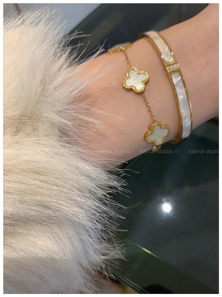 Non-Fading Roman Digital Small Waist Gold Bracelet Women's High-Grade Light Luxury Clover Bracelet New Fashion Bracelet