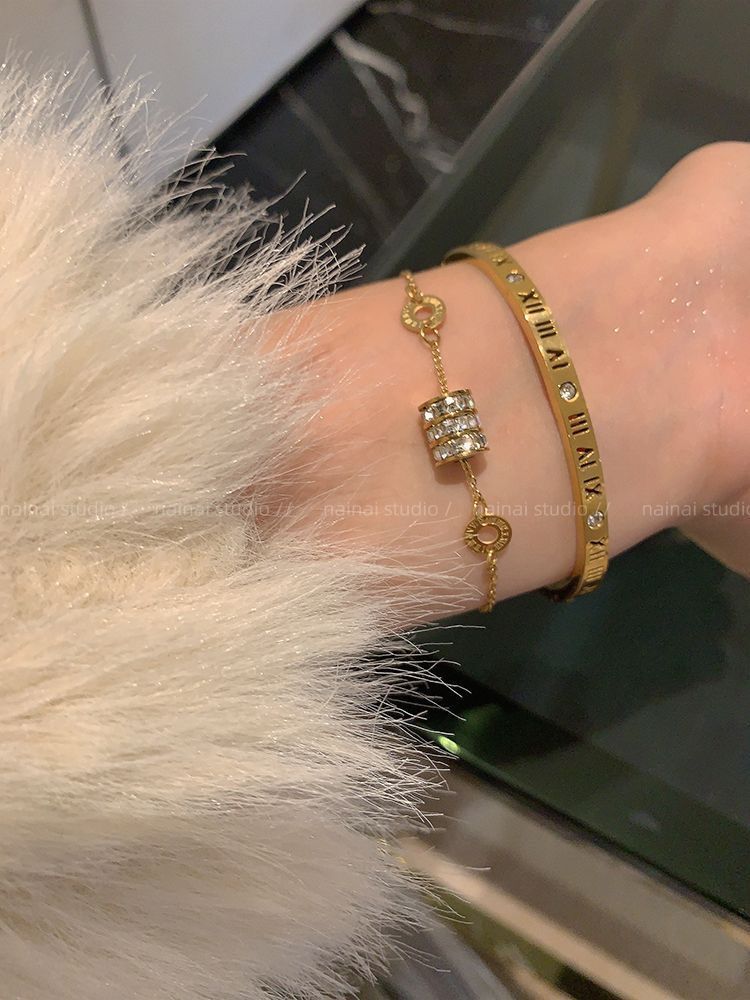 Titanium Steel No Fading ~ Roman Letters Small Waist Gold Bracelet High-Grade Light Luxury Clover Bracelet Women