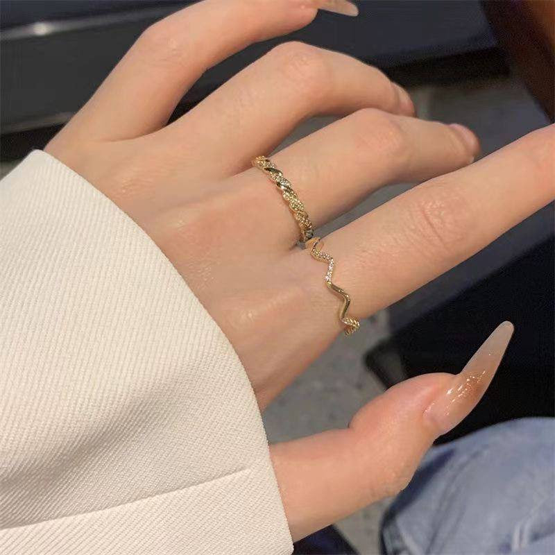 [In Stock] Gold luxury plain circle white stone ring